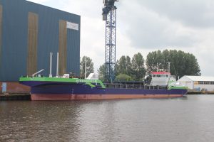 Scheepswerf SCHN in Foxhol bouwde in opdracht van het Duitse Brmeenports de eerste LNG-splijtbak voor baggerwerk in de haven. 